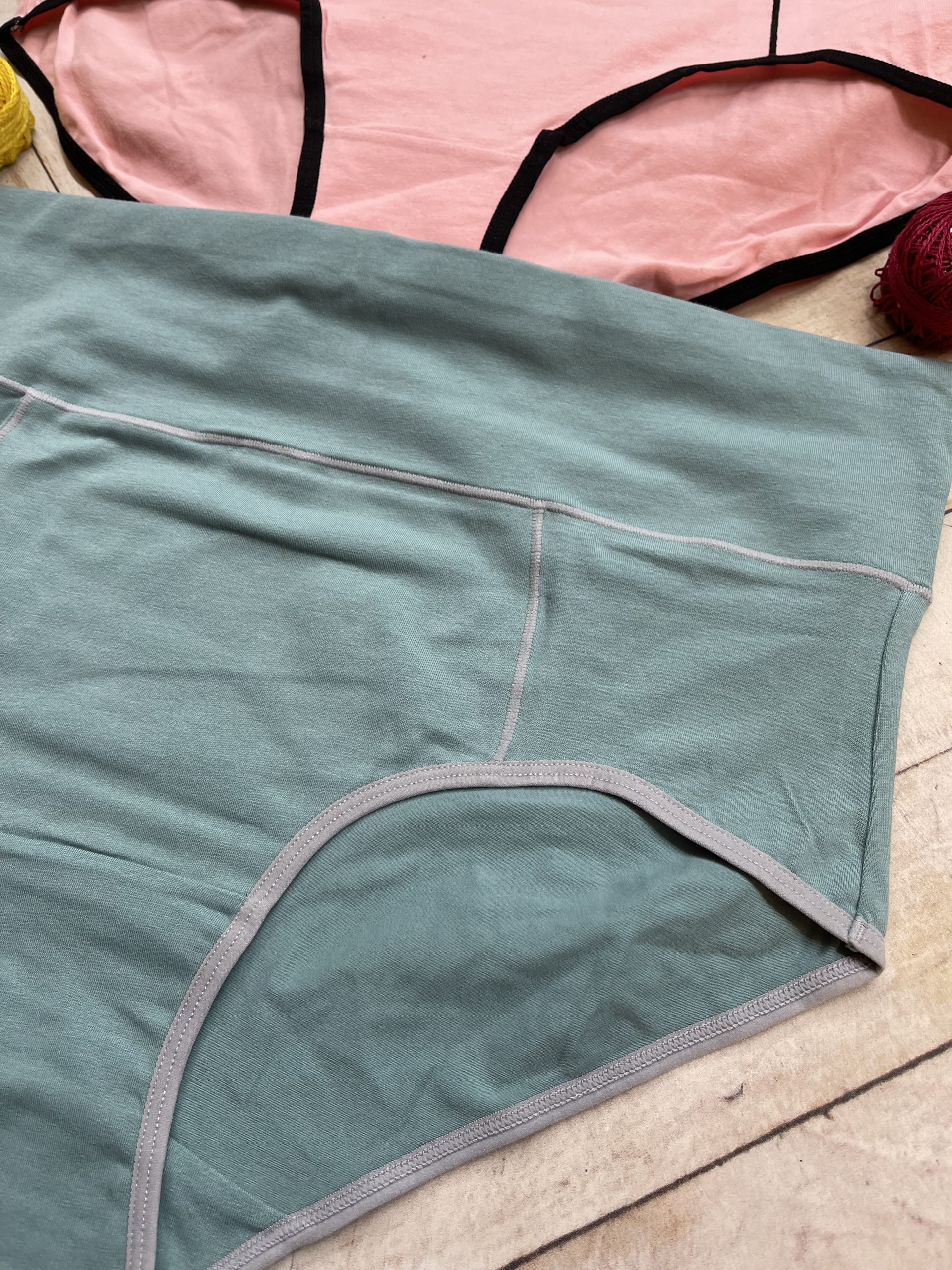 شورت فاق بلند وارداتی کش پهن نخ پنبه مارک پاموک ( جین ۱۲ تایی ) - Image 3