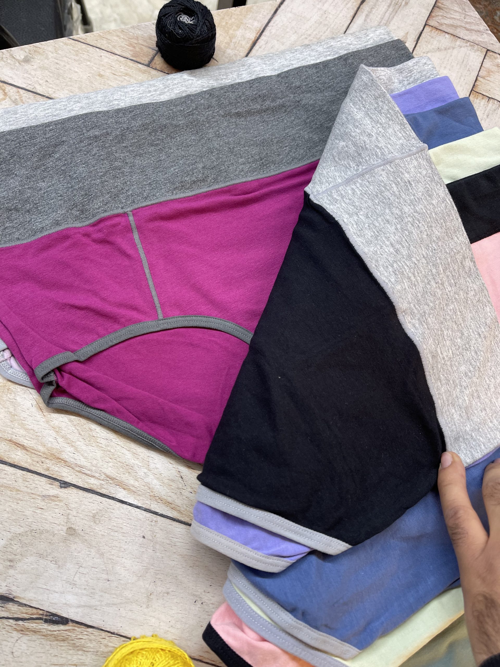 شورت فاق بلند وارداتی کش پهن نخ پنبه مارک پاموک ( جین ۱۲ تایی ) - Image 6